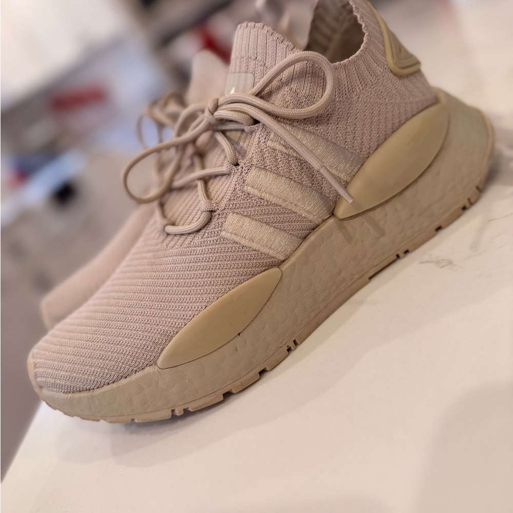 adidas Women's Beige/tan Sneakers great condition